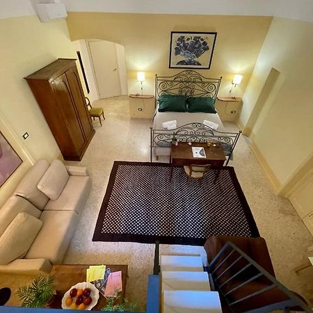 4 Balconi Rooms- Dimora Arditi B&B Lecce Bagian luar foto