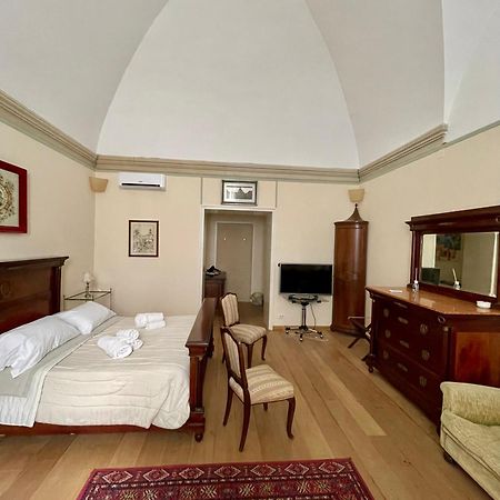 4 Balconi Rooms- Dimora Arditi B&B Lecce Bagian luar foto