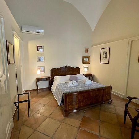 4 Balconi Rooms- Dimora Arditi B&B Lecce Bagian luar foto