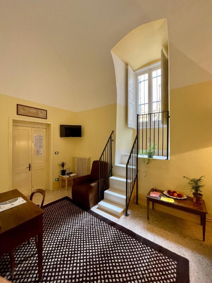 4 Balconi Rooms- Dimora Arditi B&B Lecce Bagian luar foto