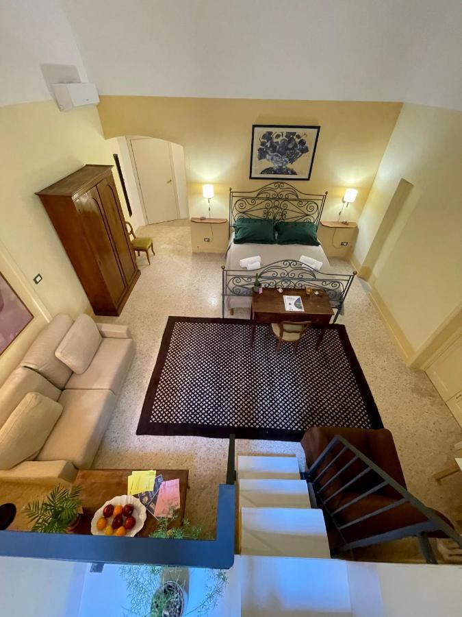 4 Balconi Rooms- Dimora Arditi B&B Lecce Bagian luar foto