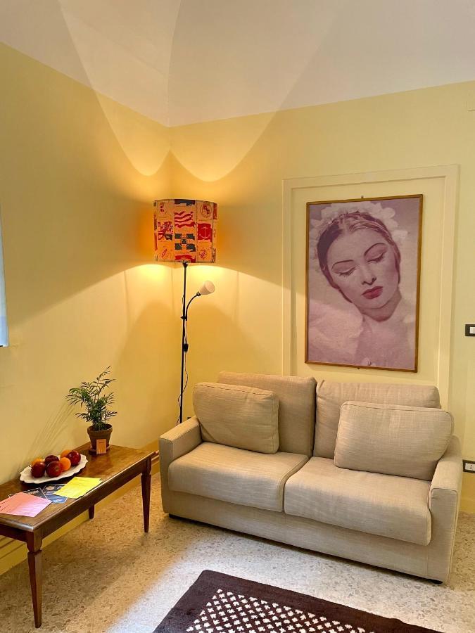 4 Balconi Rooms- Dimora Arditi B&B Lecce Bagian luar foto
