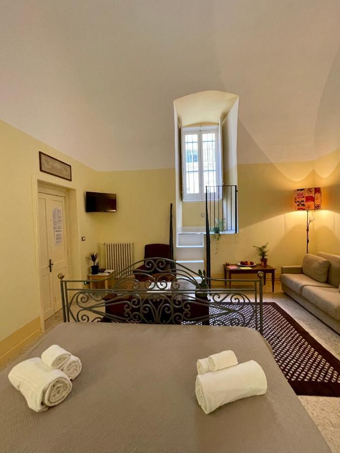 4 Balconi Rooms- Dimora Arditi B&B Lecce Bagian luar foto