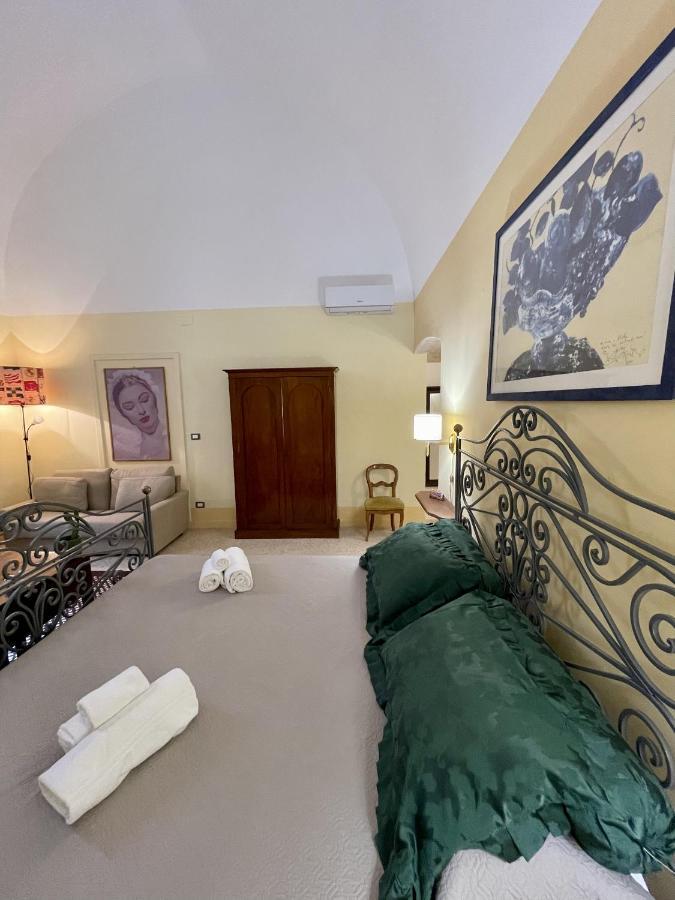4 Balconi Rooms- Dimora Arditi B&B Lecce Bagian luar foto