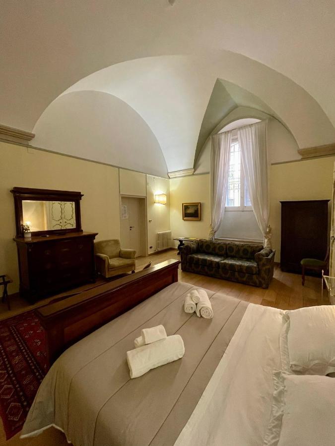 4 Balconi Rooms- Dimora Arditi B&B Lecce Bagian luar foto