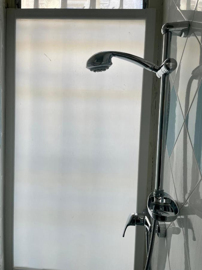 4 Balconi Rooms- Dimora Arditi B&B Lecce Bagian luar foto