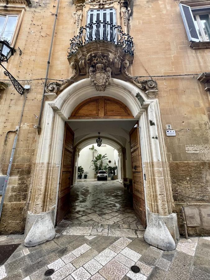 4 Balconi Rooms- Dimora Arditi B&B Lecce Bagian luar foto