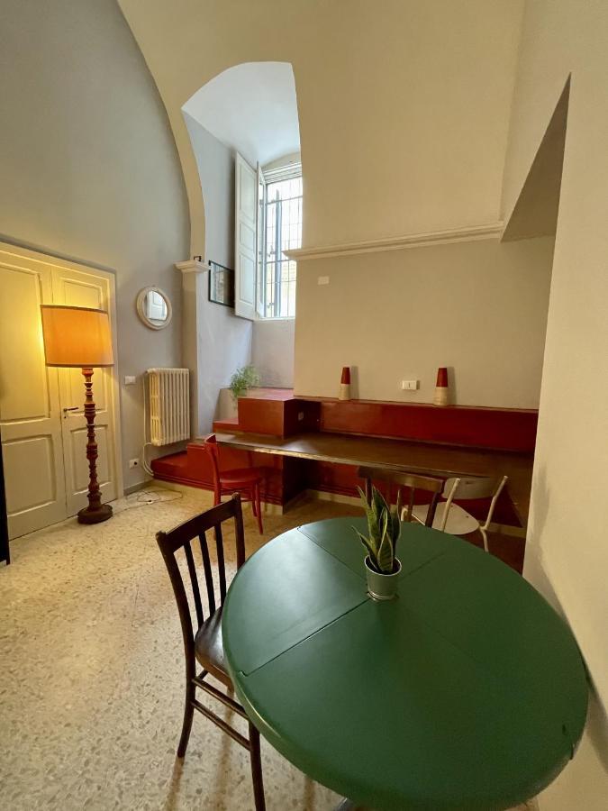 4 Balconi Rooms- Dimora Arditi B&B Lecce Bagian luar foto