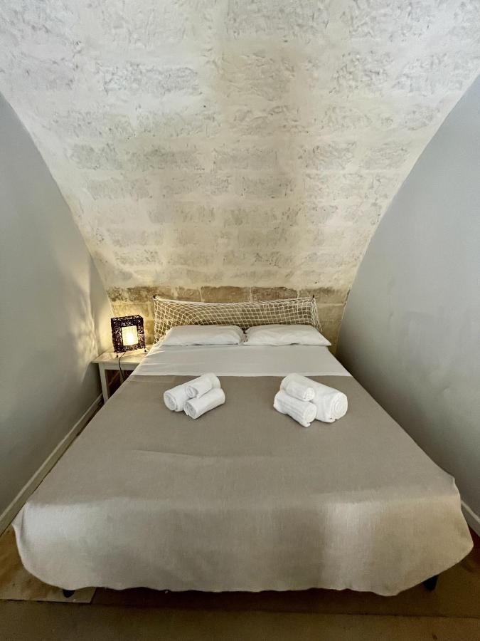 4 Balconi Rooms- Dimora Arditi B&B Lecce Bagian luar foto