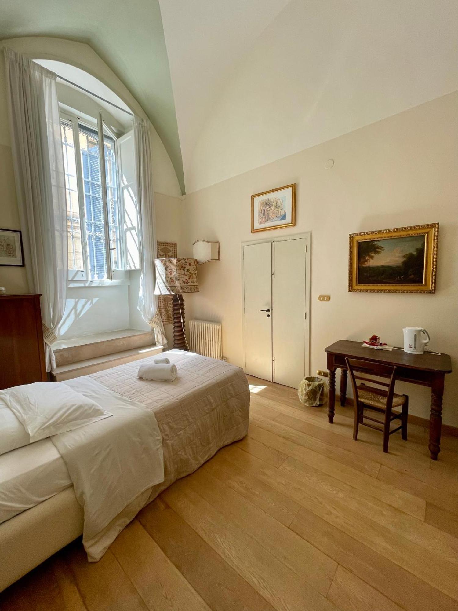 4 Balconi Rooms- Dimora Arditi B&B Lecce Bagian luar foto