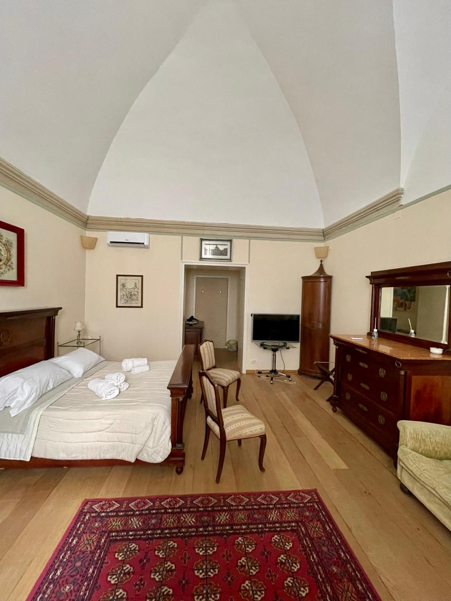 4 Balconi Rooms- Dimora Arditi B&B Lecce Bagian luar foto