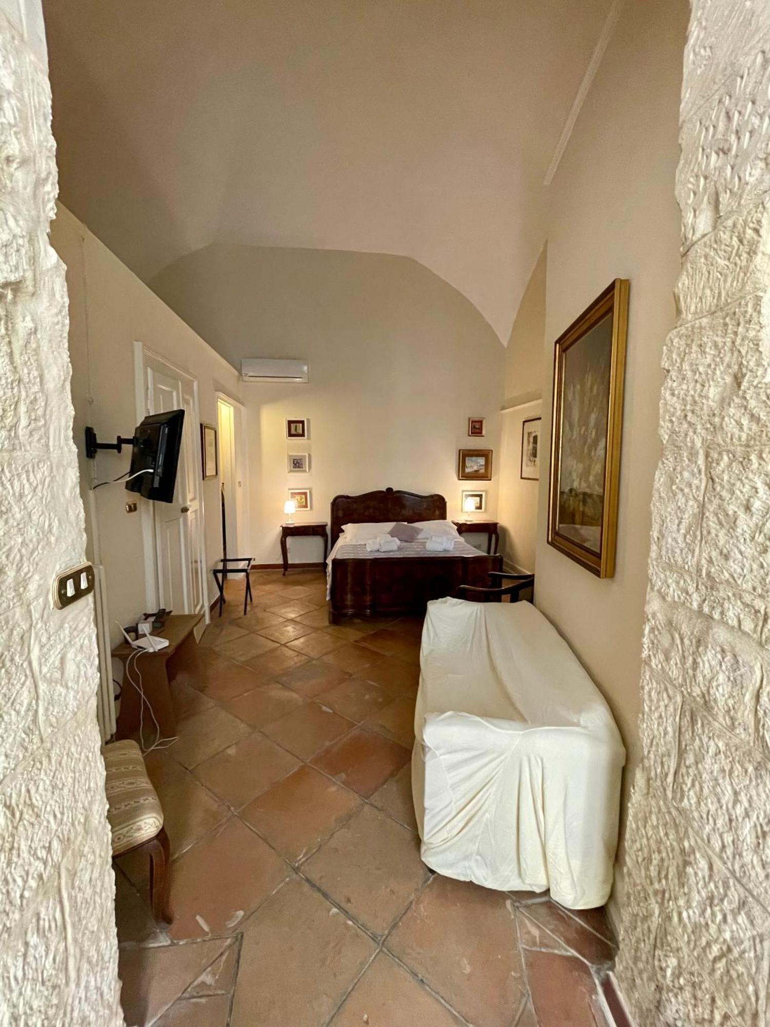 4 Balconi Rooms- Dimora Arditi B&B Lecce Bagian luar foto