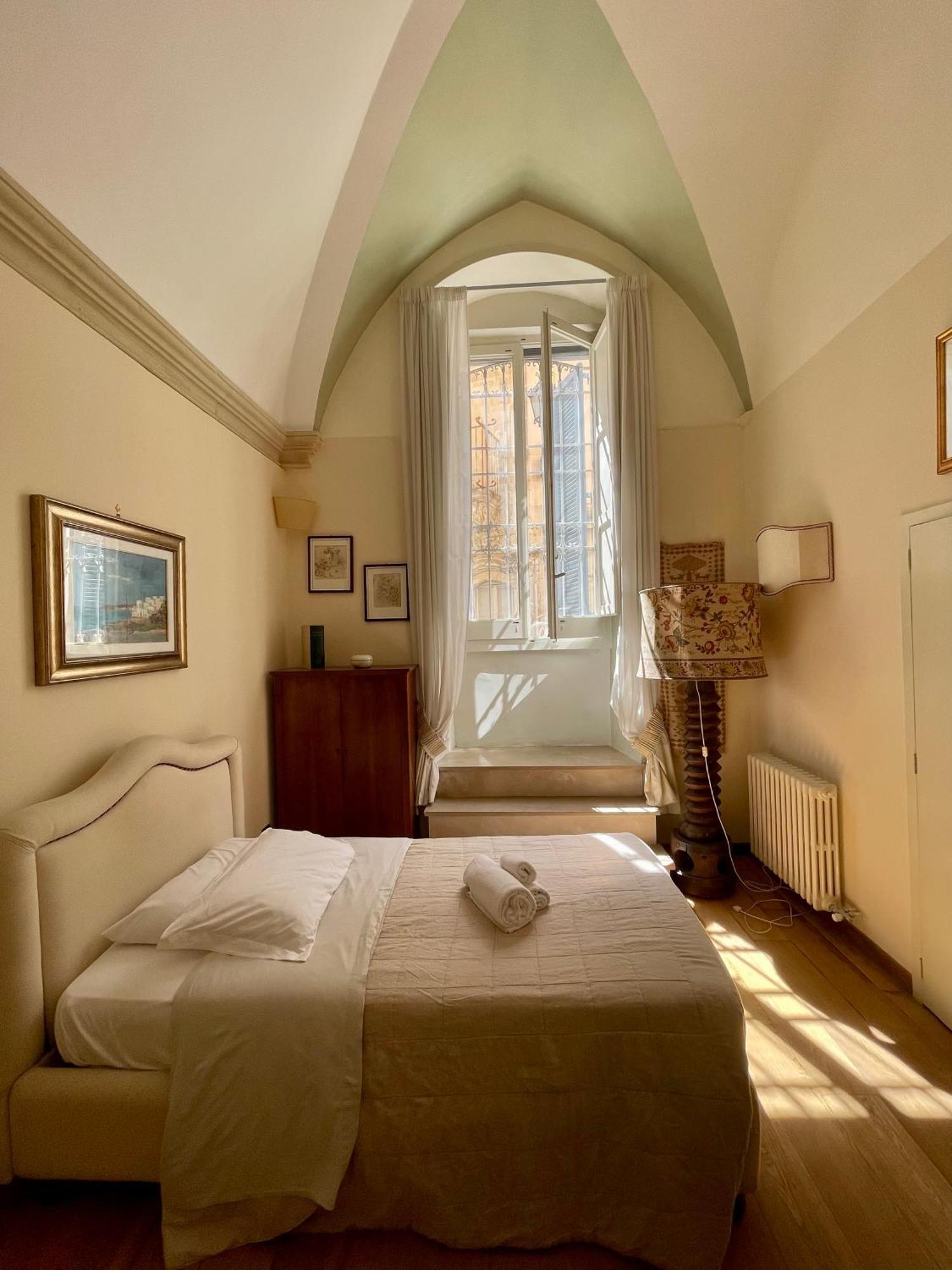 4 Balconi Rooms- Dimora Arditi B&B Lecce Bagian luar foto