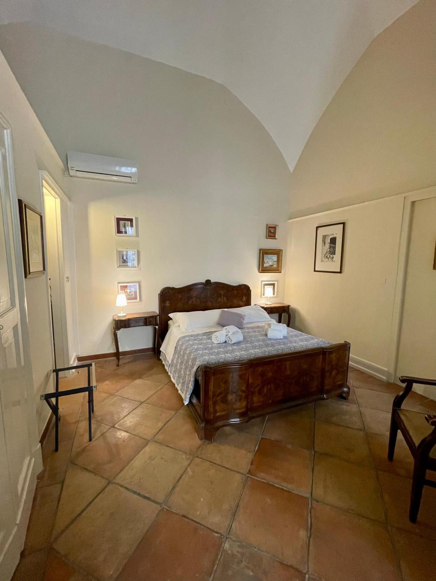 4 Balconi Rooms- Dimora Arditi B&B Lecce Bagian luar foto